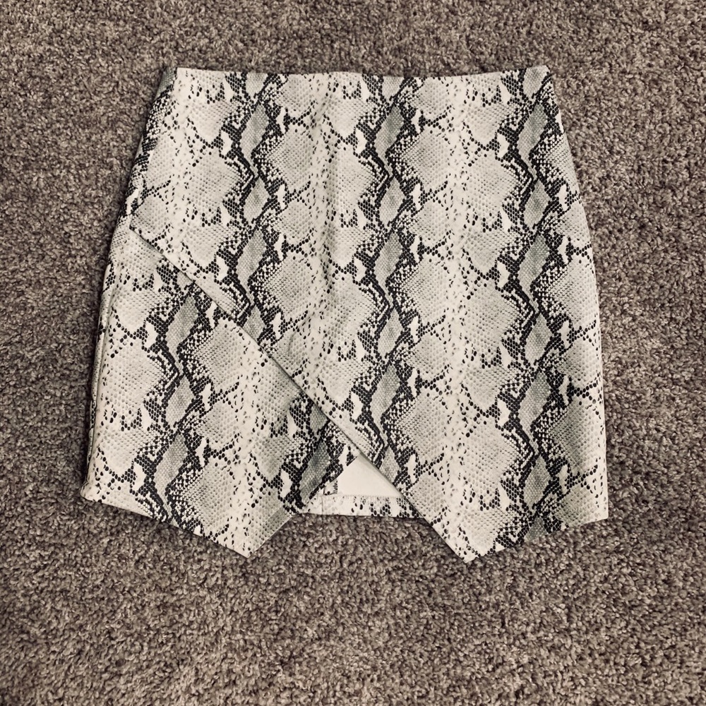 Cute Mini Skirt! Like NEW